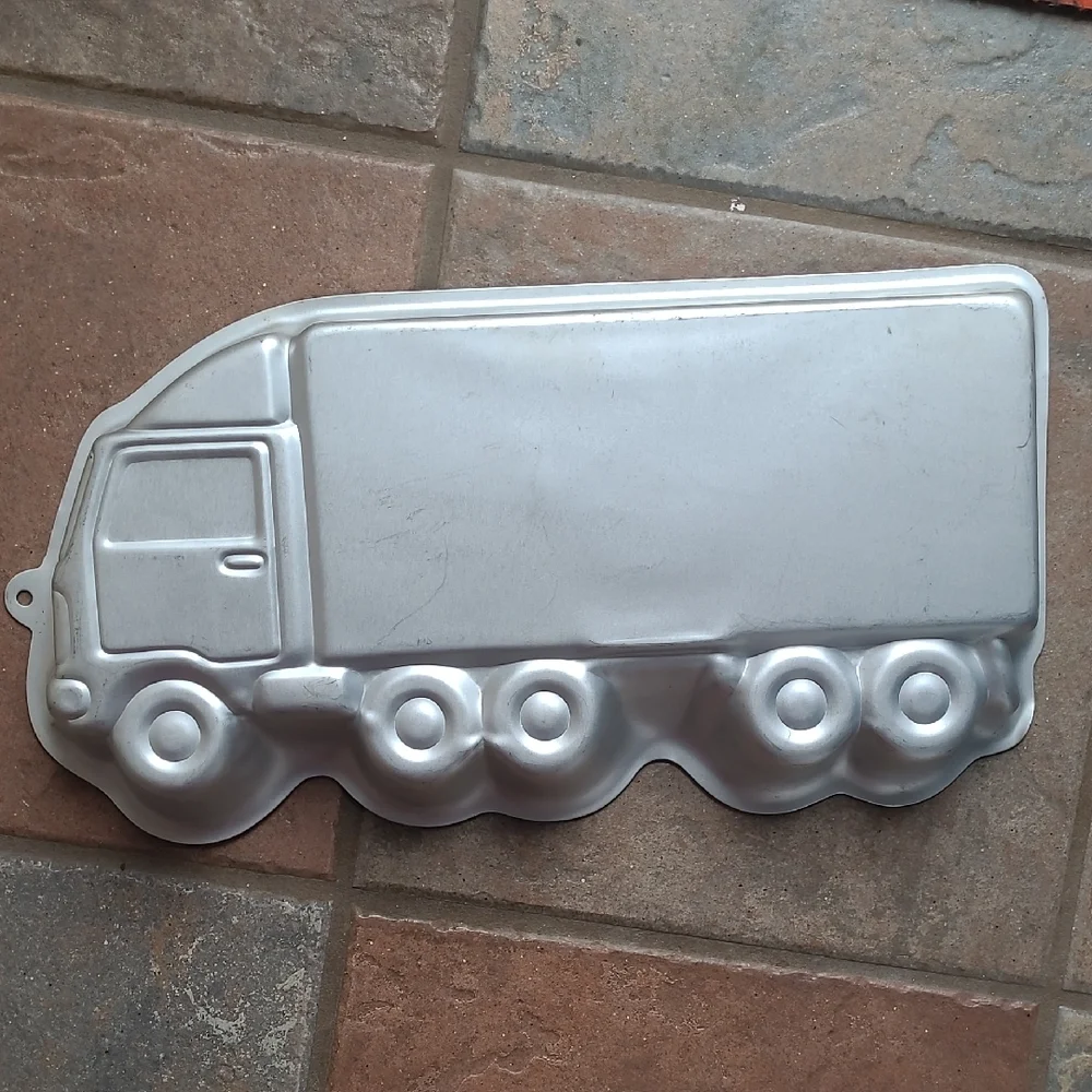 Wilton 18 Wheeler Truck 1986 Vintage Silver Cake Pan